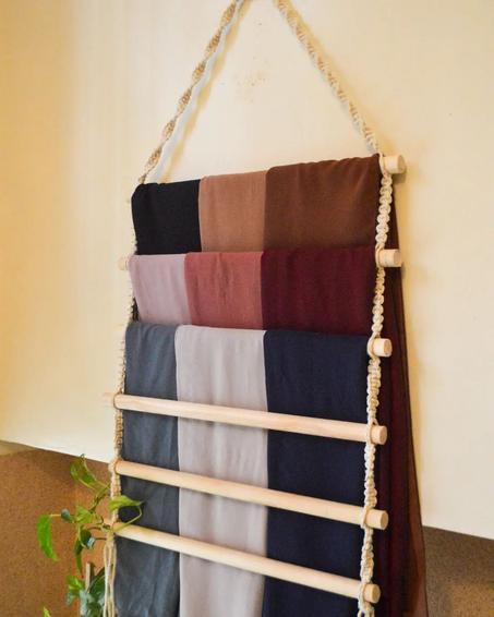 المنظم زيوف شالات الملابس