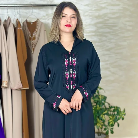 جلابة مغربية راقية بطرزة المعلم – موديل المربعة 🧵