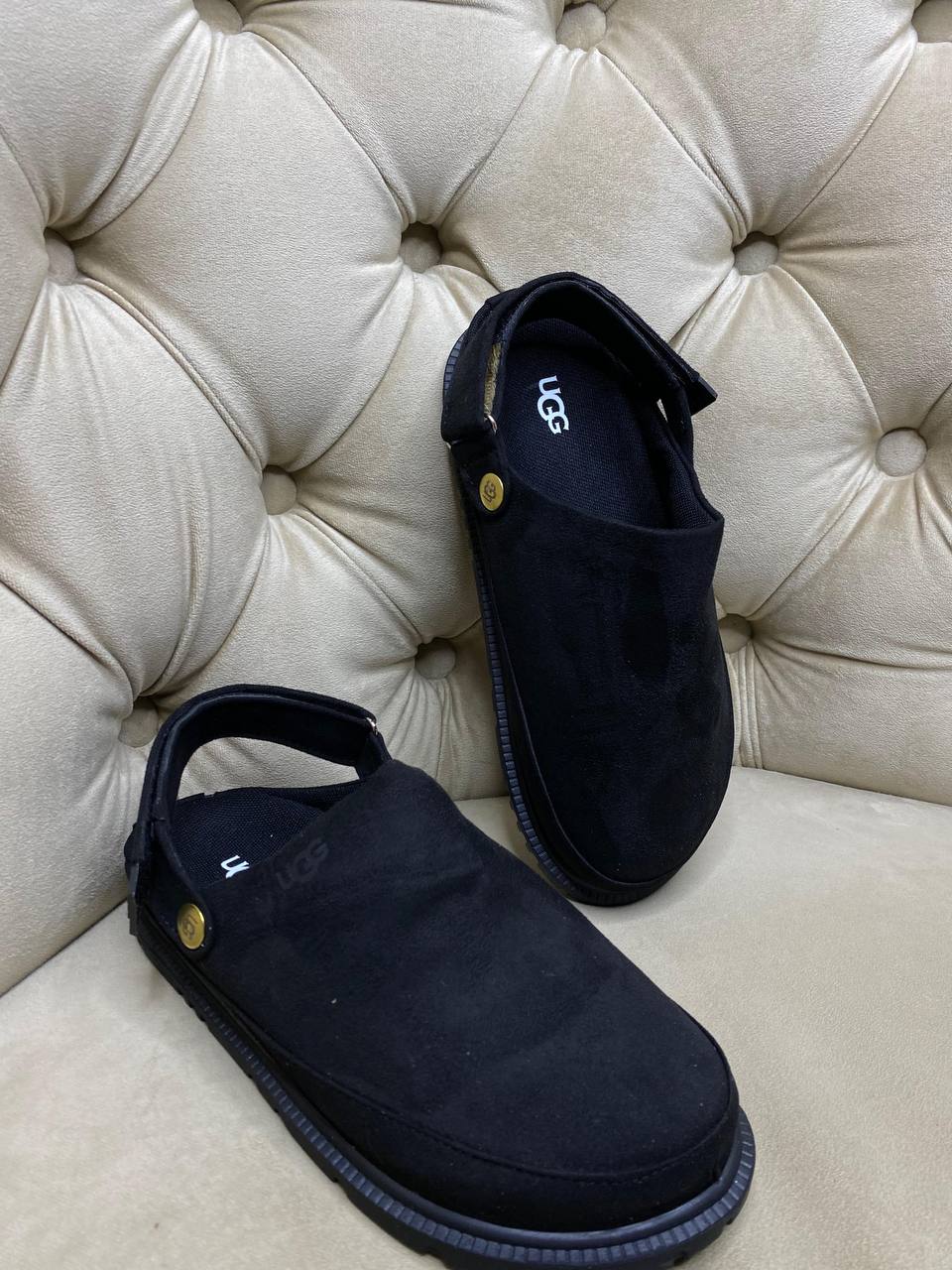 حذاء “UGG” بتصميم الكاجوال.