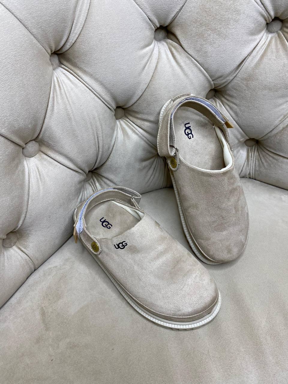 حذاء “UGG” بتصميم الكاجوال.