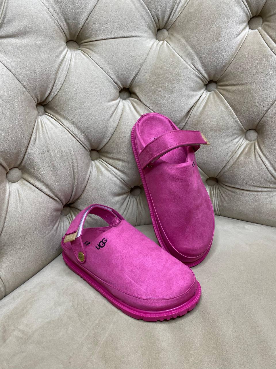 حذاء “UGG” بتصميم الكاجوال.