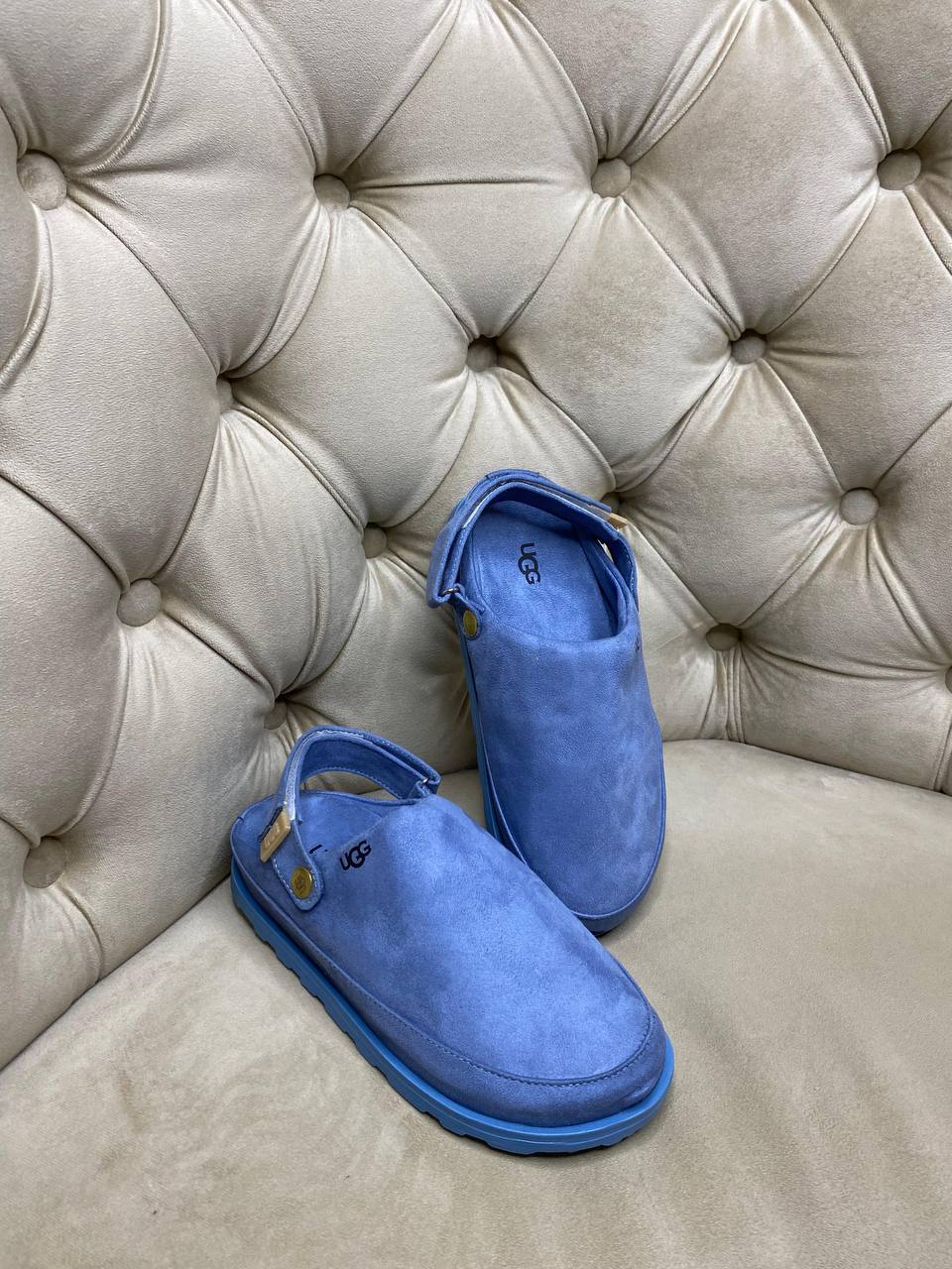 حذاء “UGG” بتصميم الكاجوال.