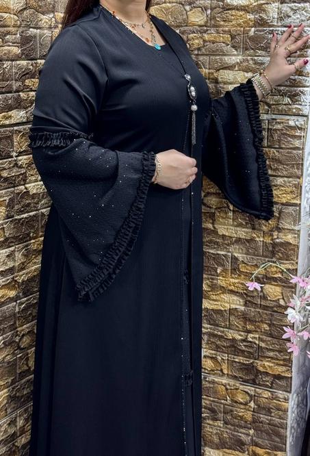 عباية ملكية بتطريز  فاخر على الصدر