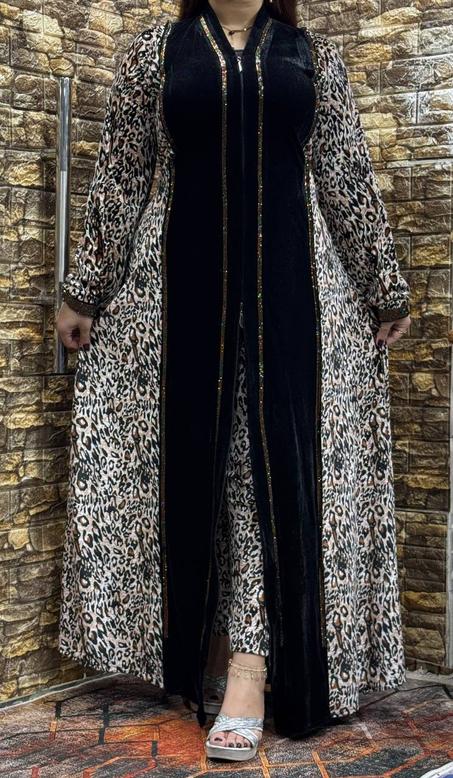 المخمل والنمر الكامل مع تطريز الترتر Ensemble