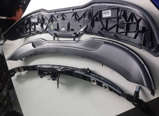Becquet / Spoiler Arrière d'Origine Peugeot 208 (Réf : 1608385880)