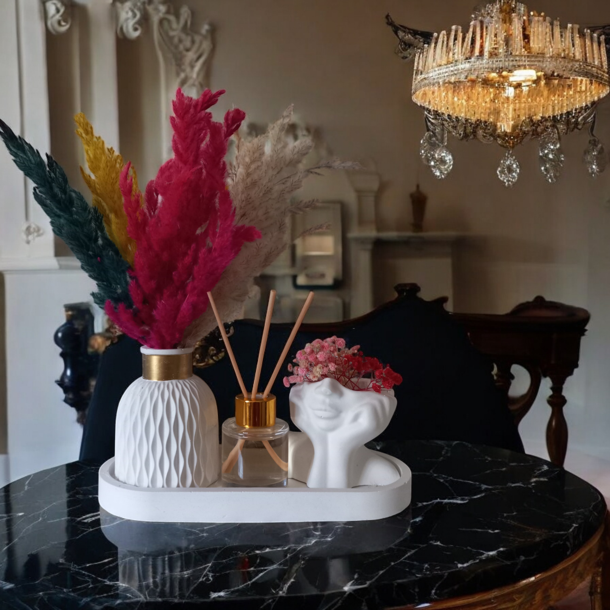 Combinaison entre un vase nordique pot penseur et diffuseur de parfum maison