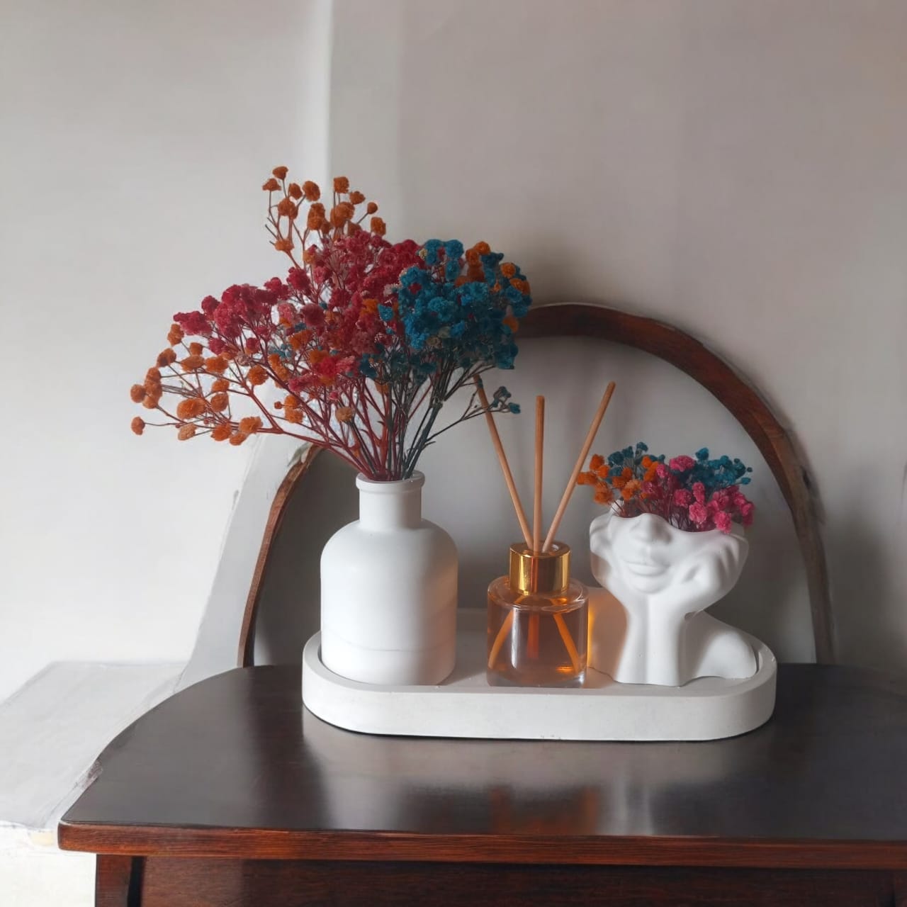 Combinaison entre un vase nordique pot penseur et diffuseur de parfum maison 2