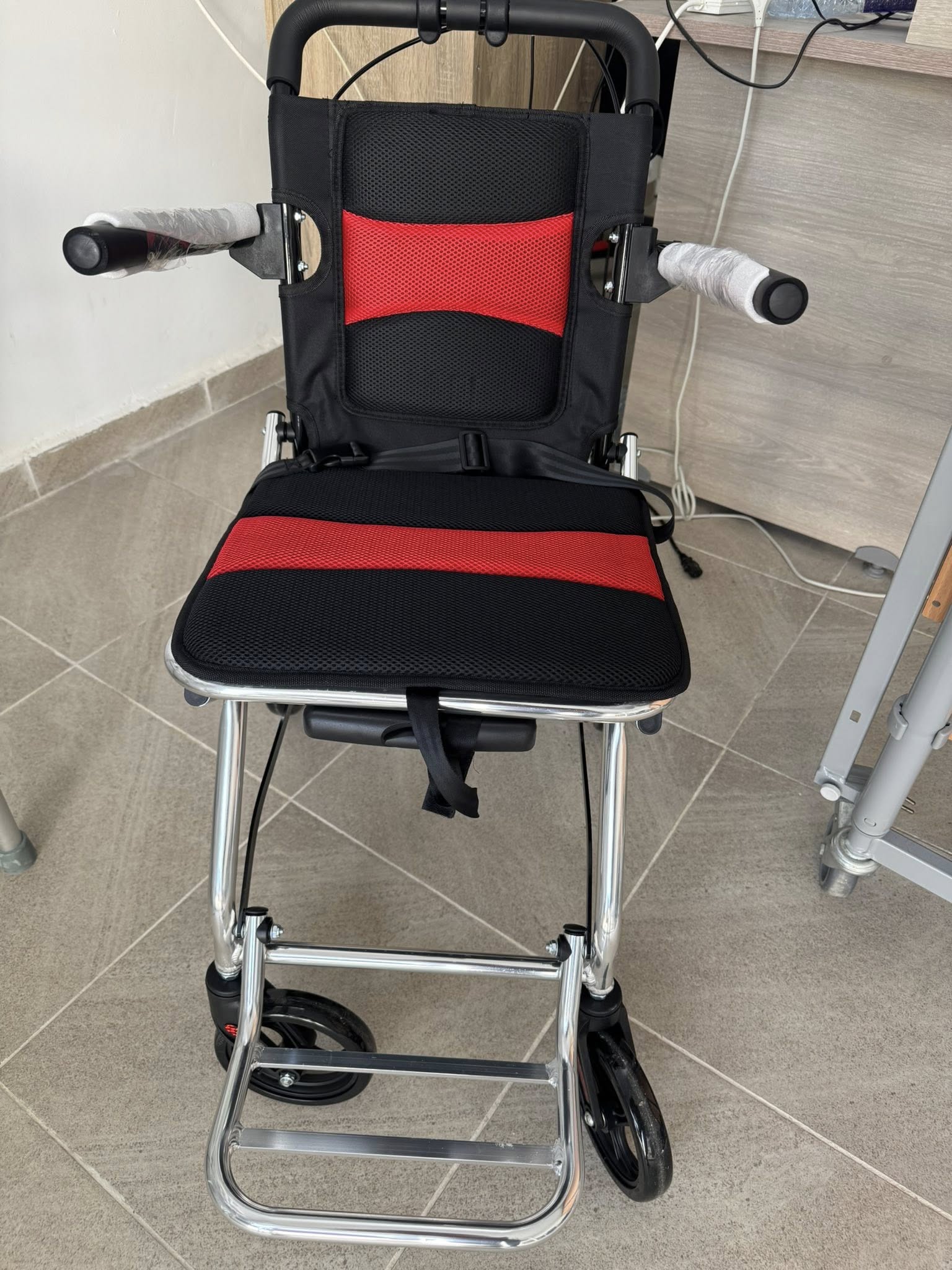 Chaise roulant  de transport