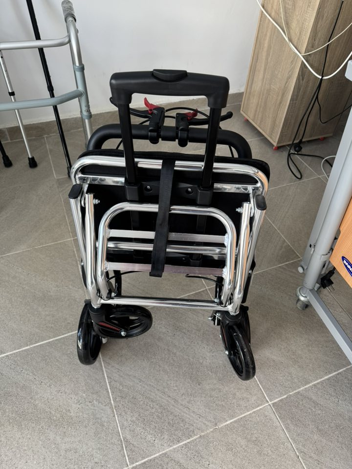 Chaise roulant  de transport