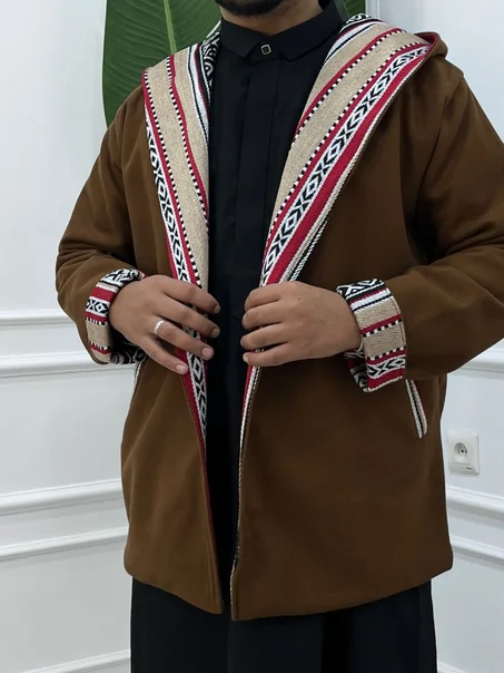 معطف عصري بالمسة تراثية أنيقة لشتاء دافئ