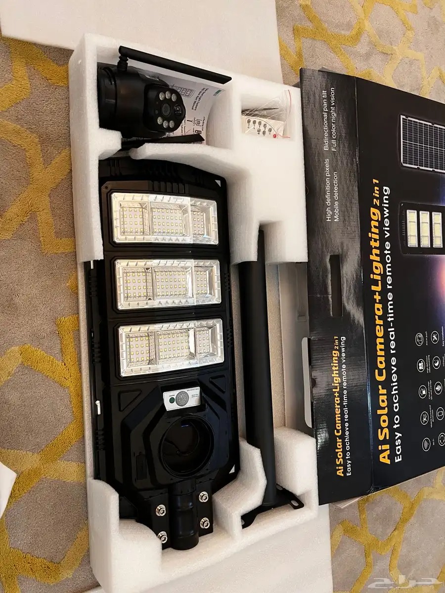 Projecteur solaire 450 W avec caméra intelligente intégrée 2-en-1 et contrôle à distance via 4G