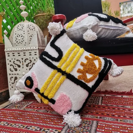 Housse de Coussin Tissée et Brodée à la Main en Coton - Évasion Bohème