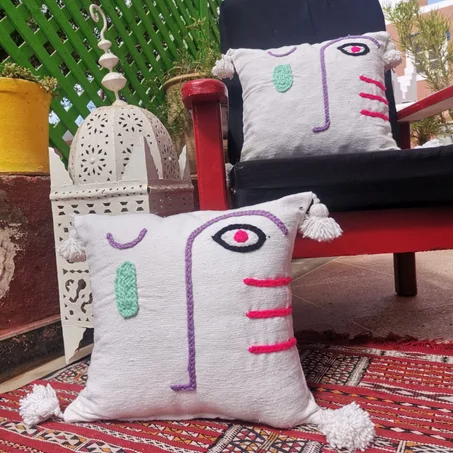 Housse de Coussin Tissée et Brodée à la Main en Coton - Évasion Bohème