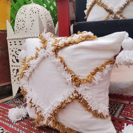 Housse de Coussin Tissée et Brodée à la Main en Coton - Évasion Bohème