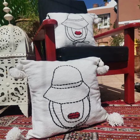 Housse de Coussin Tissée et Brodée à la Main en Coton - Évasion Bohème