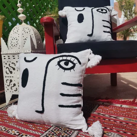 Housse de Coussin Tissée et Brodée à la Main en Coton - Évasion Bohème
