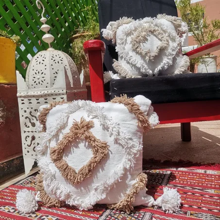 Housse de Coussin Tissée et Brodée à la Main en Coton - Évasion Bohème