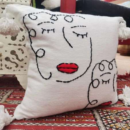 Housse de Coussin Tissée et Brodée à la Main en Coton - Évasion Bohème