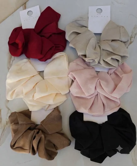 مجموعة أربطة شعر سكرانشي (Scrunchies)