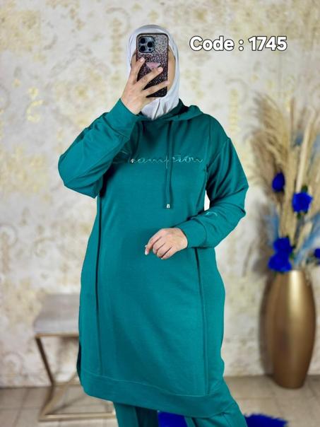 كيطمة بالسروال بطرزة Champion