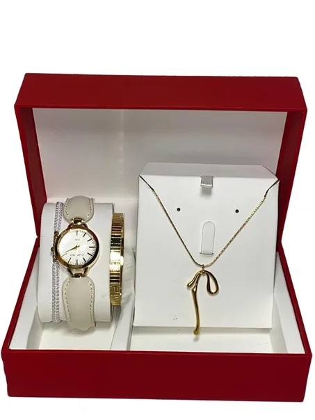 عرض الأناقة المميزة – ساعة نسائية مع إكسسوارات راقية