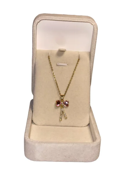 قلادة راقية لكل إطلالة