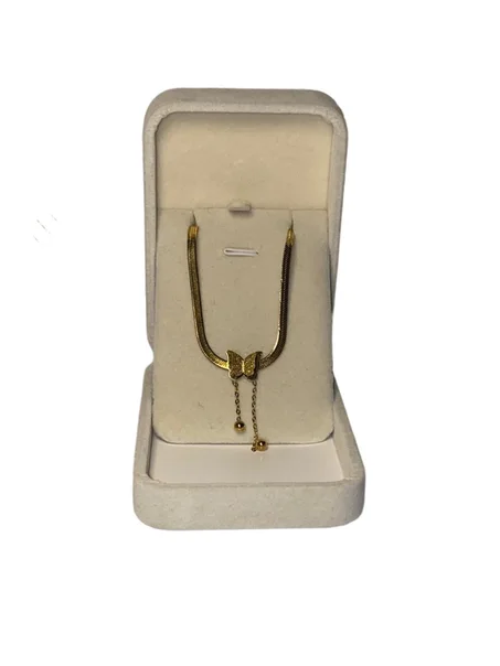 قلادة فراشة بلمسة ناعمة