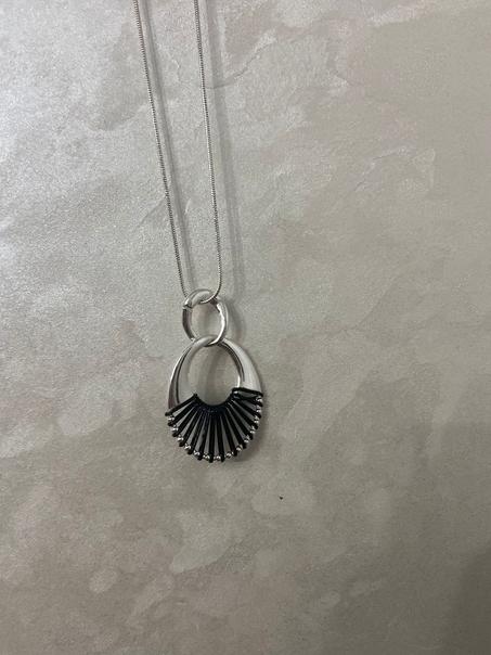 Collier argenté de la marque NAPIER قلادة فضية