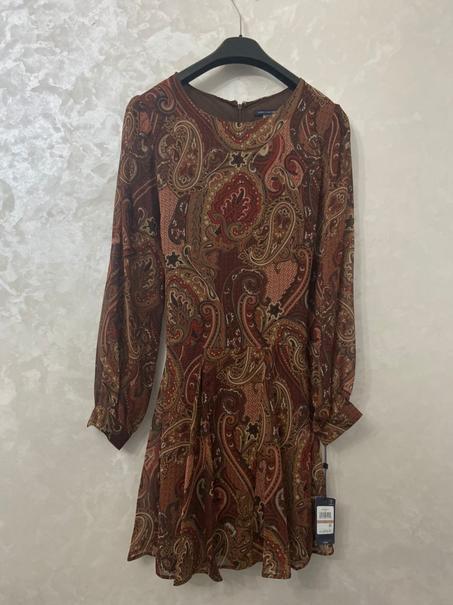 Jolie robe motif marron marque TOMMY فستان مزخرف باللون البني الجميل من تومي
