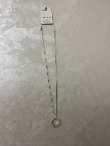 Collier doré de la marque Nine West قلادة ذهبية