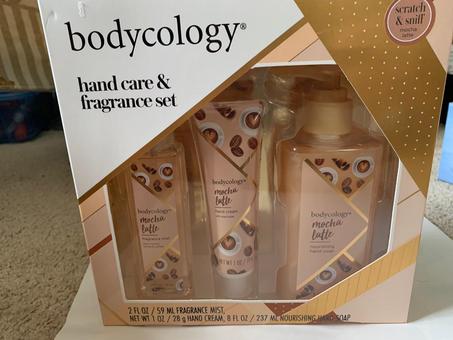 Soin des mains BODYCOLOGY العناية باليدين