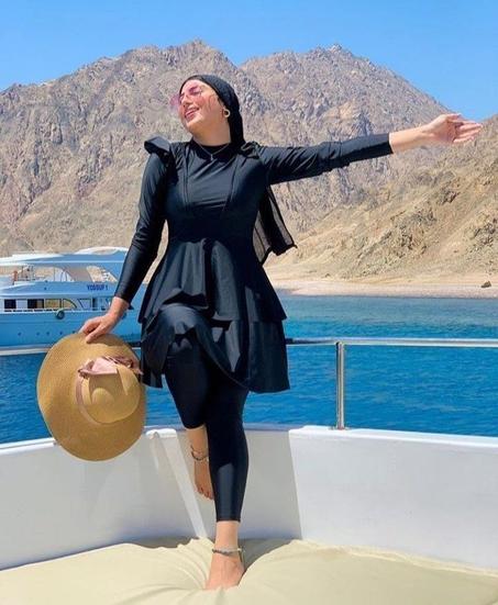 احصلي على مظهر أنيق ومحتشم في الشاطئ