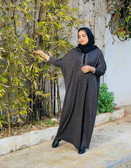 عباية عل شكل جلابة بالقب للمحجبات وغير المحجبات انيقة ورائعة كتجي غزالة فالبسة