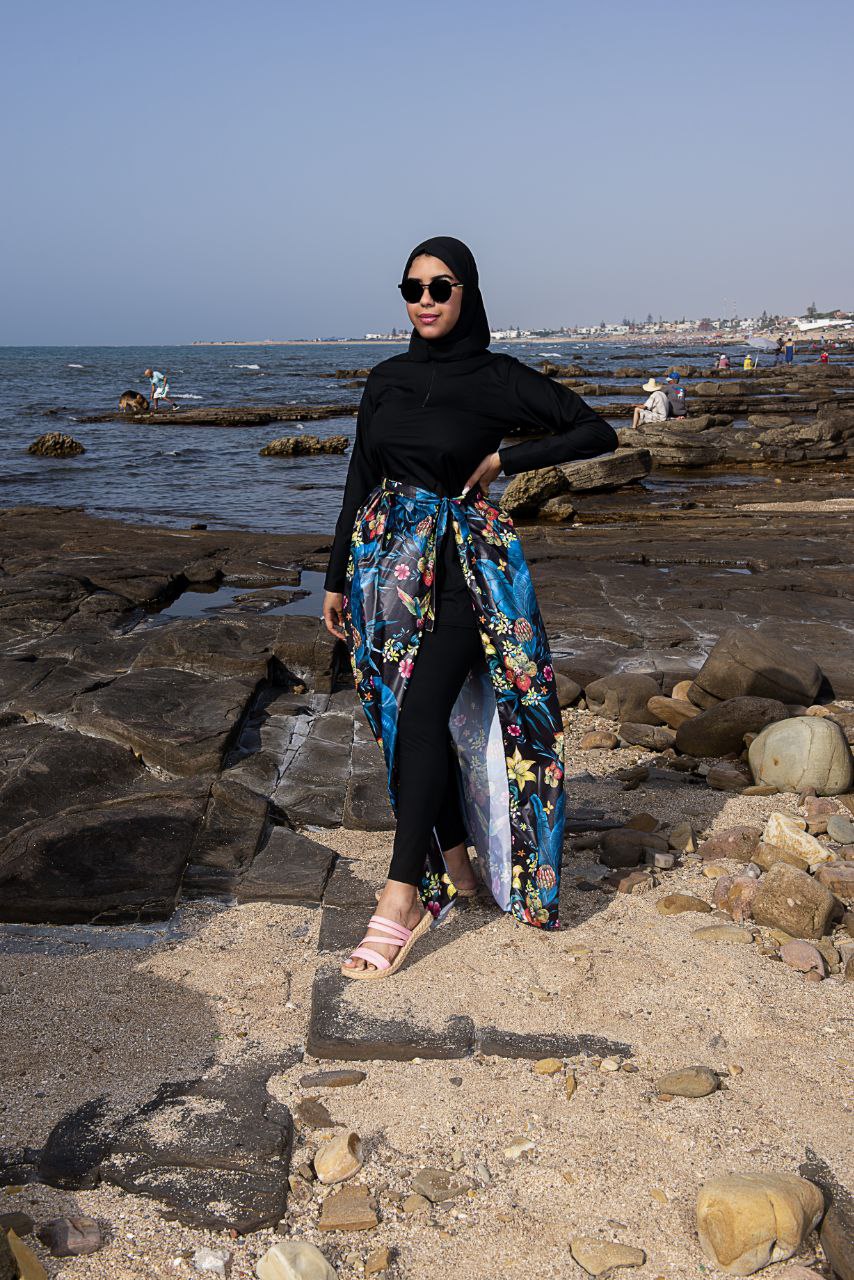 اسود بالزرق