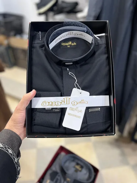 ذو نورين أسود فخم