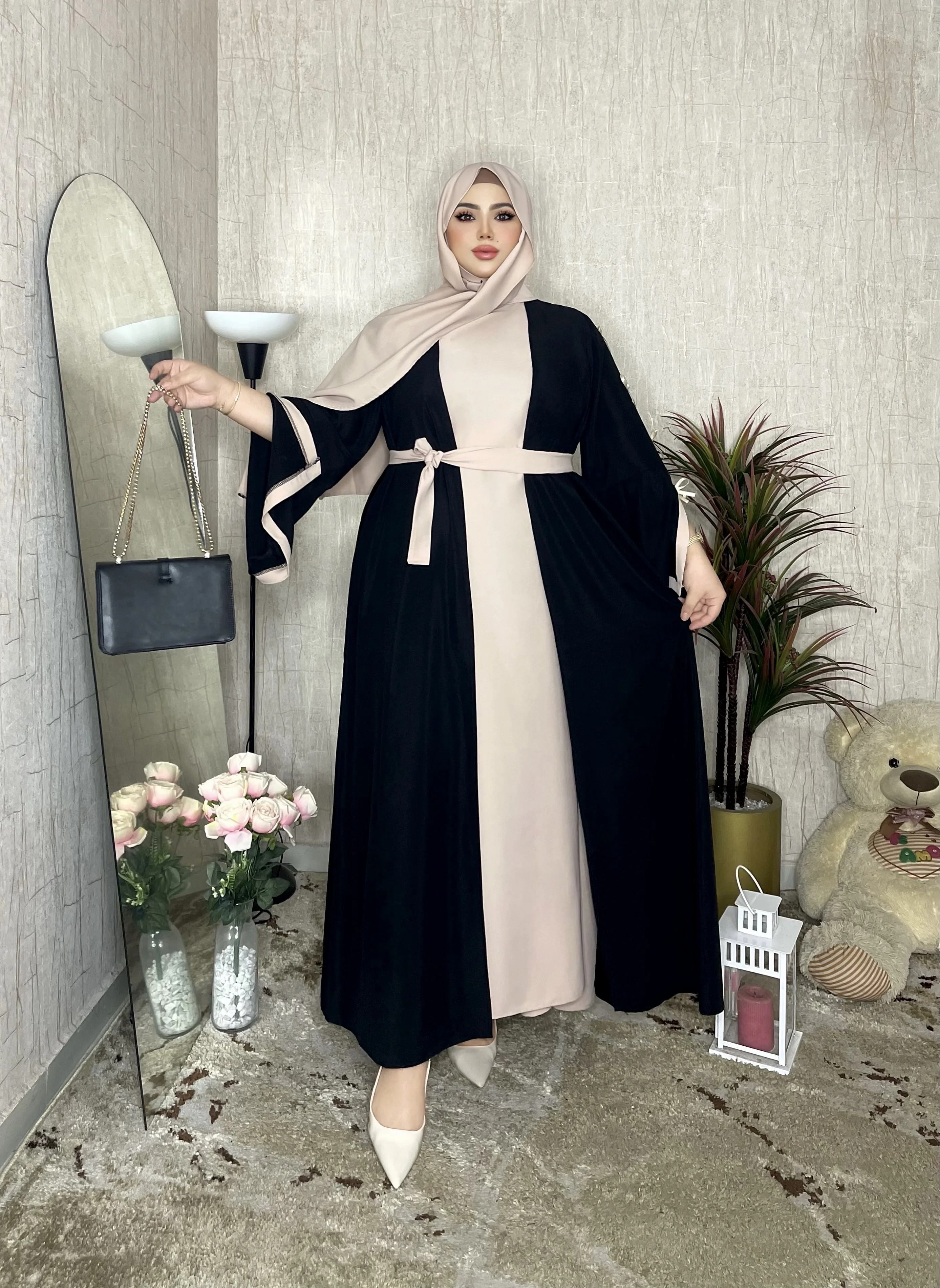 ✨قنبلة الموسم عباية ب3 قطع و حزام راقية وأنيقة✨