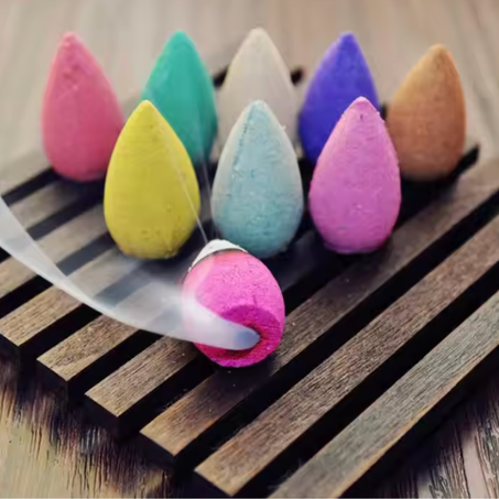 مجموعة متنوعة من مخاريط البخور بنكهات رائعة