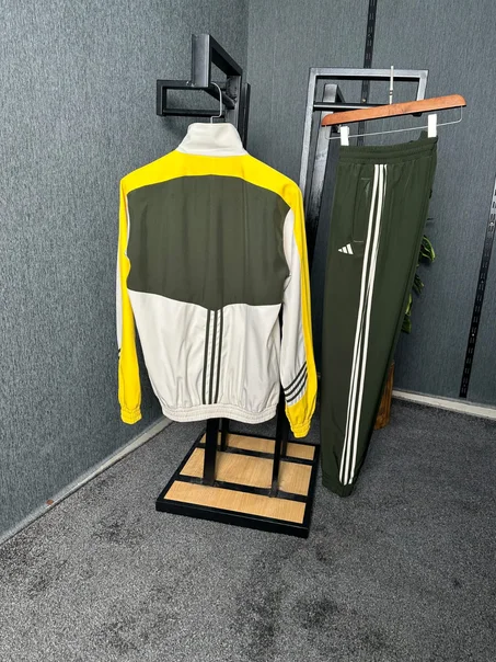 Ensemble training  – Veste zippée & pantalon (Beige / Vert olive / Jaune)