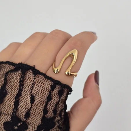 Wave-Sculpt Ring