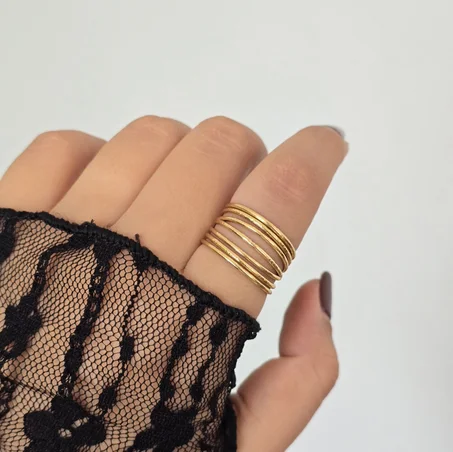 Minimalist-Hollow Ring