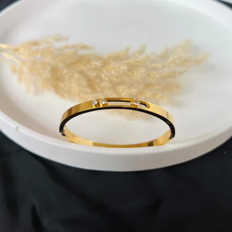 Moving-motif bracelet