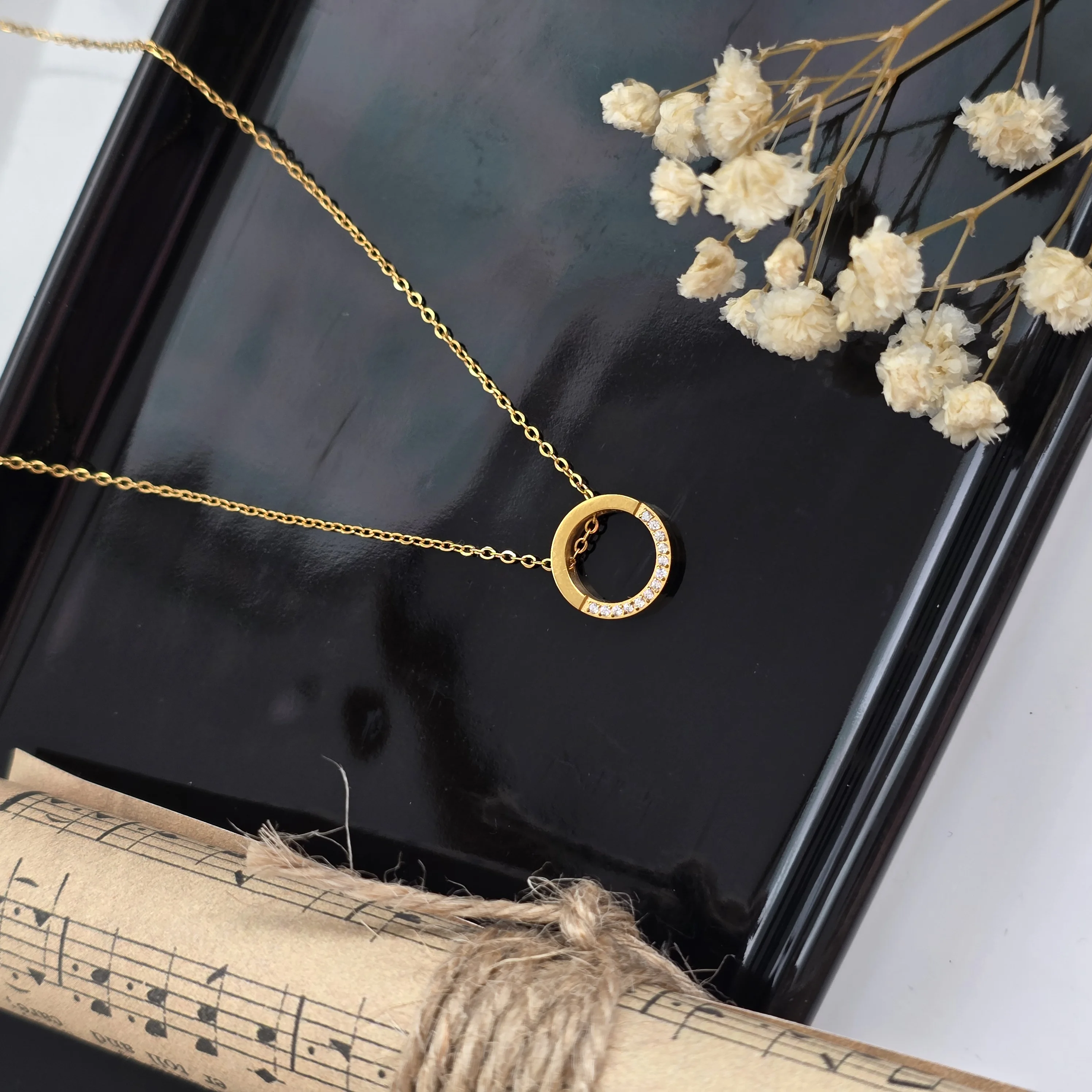 Luna-Circle Necklace