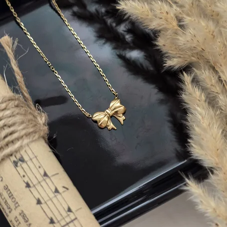Classic-Bow Necklace