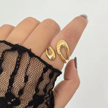 Liquid-Teardrop Ring