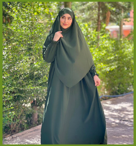 موديل يتكون ن عباية و ميني خمار