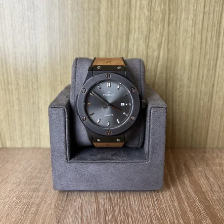 Hublot marron tableau noir