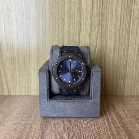 Hublot bleu