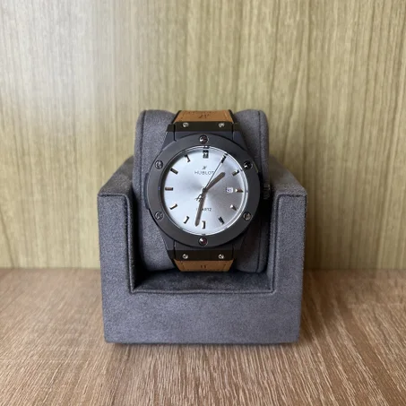 Hublot marron tableau blanc