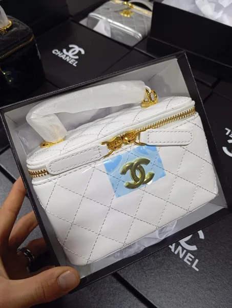 CHANEL CLR 4