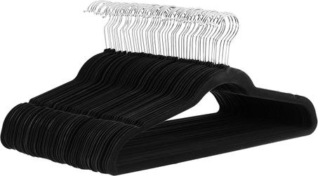 Amazon Basics - Ganchos para ropa de terciopelo, para trajes, antideslizantes (50 unidades), color negro y plateado